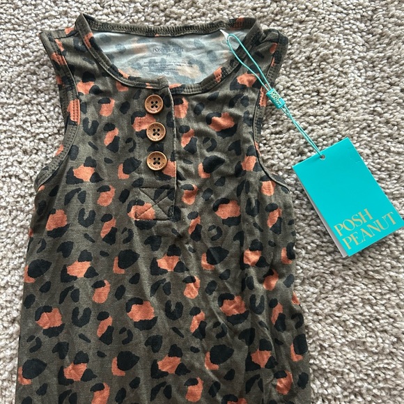 Posh Peanut Eli Racerback Henley Romper 2T unisex (Sold out Cheetah Prin… - Picture 7 of 11